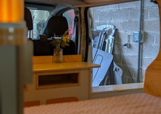 5DFB4E00-1926-410A-8332-20AE3FE44479